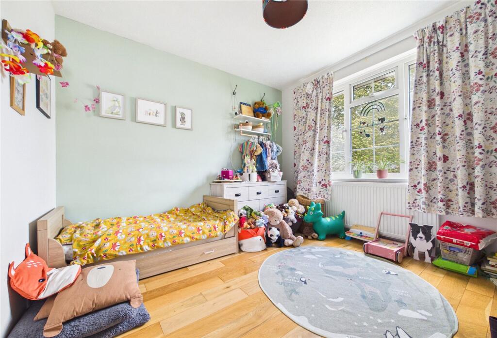House in Reading, Tilehurst - More