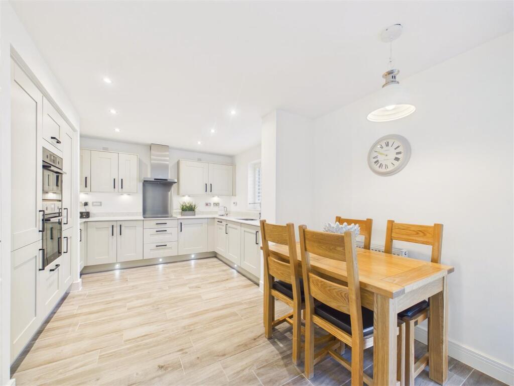 House in Hull - View 4