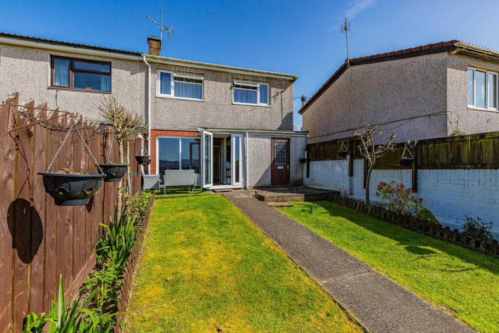 Dickens Court, Machen, Caerphilly photo 3