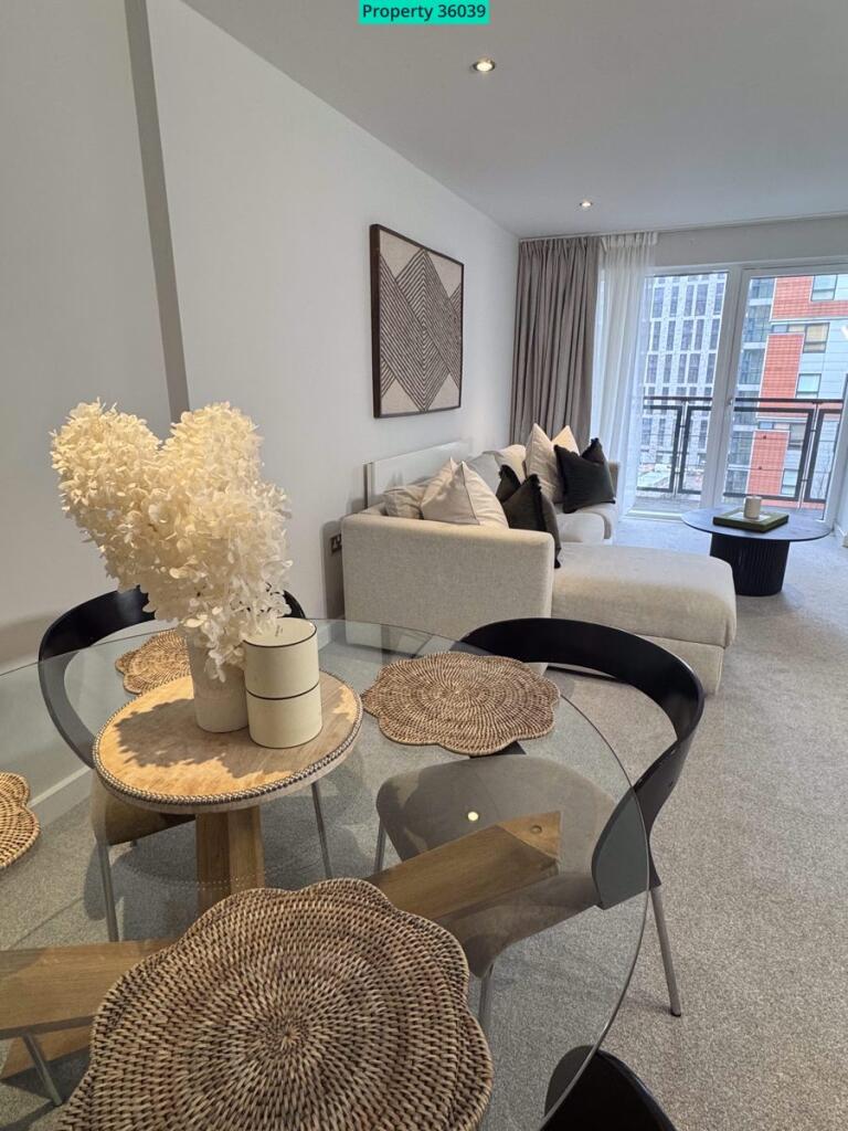 Apartment in Leeds, Arena Quarter, Holbeck - View 3