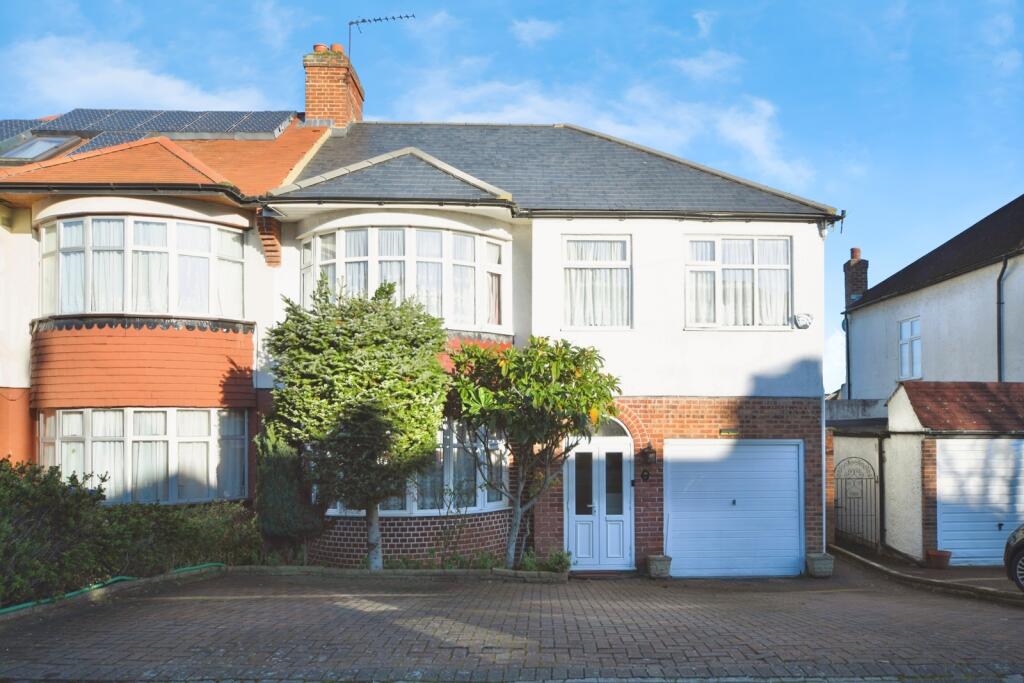 Main image of property: Oakwood Avenue, London, N14