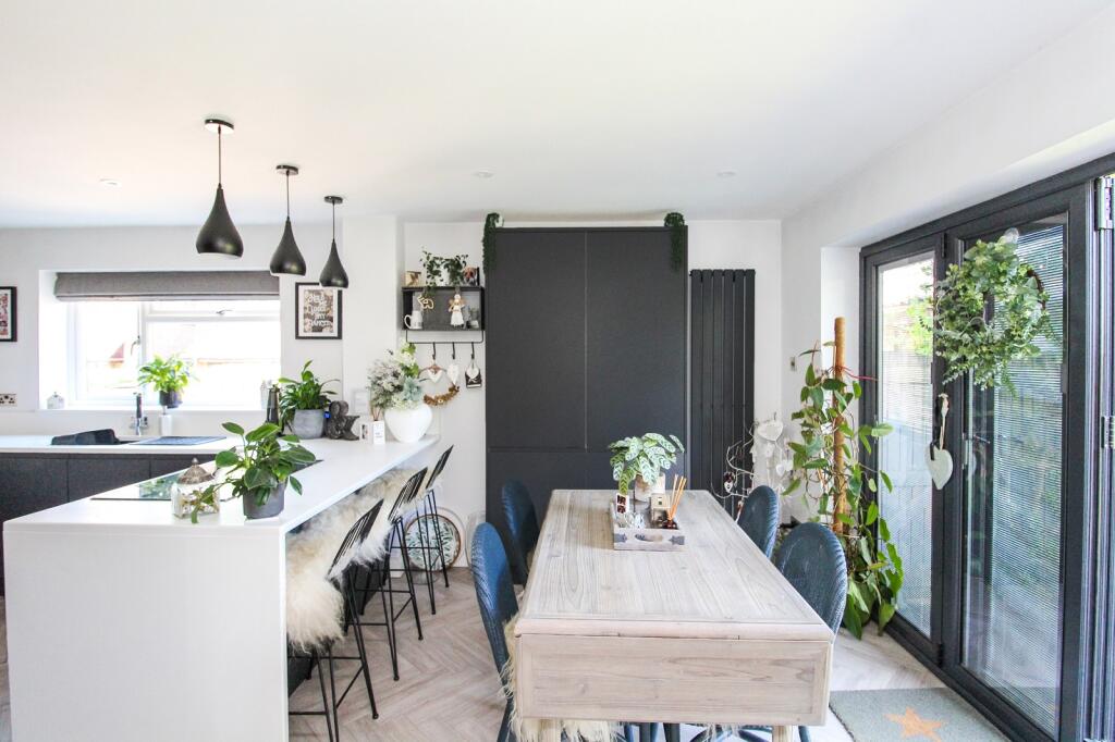 House in Crawley, Lowfield Heath - More