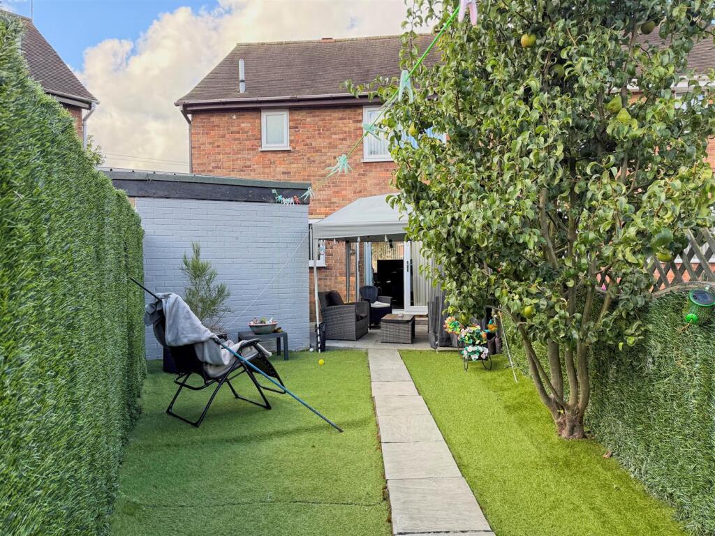 House in Cottingham, New Village, East Riding of Yorkshire - More
