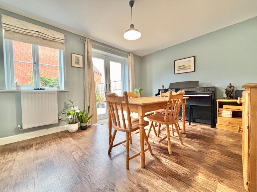 Robins Walk, Evesham, Worcestershire, WR11 photo 3