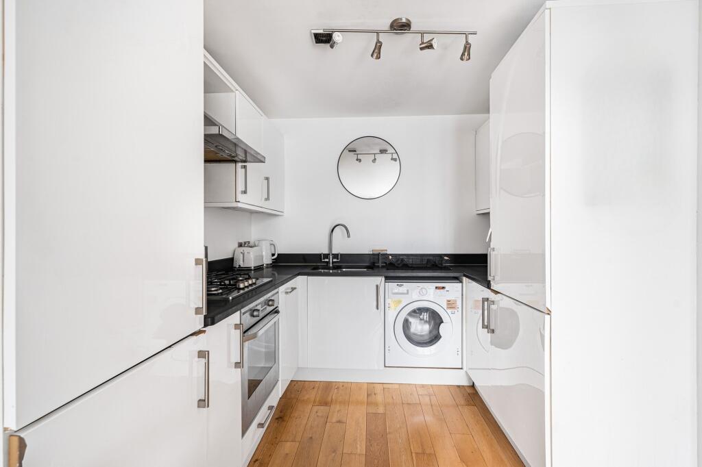 Apartment in Truro, Moresk - View 4