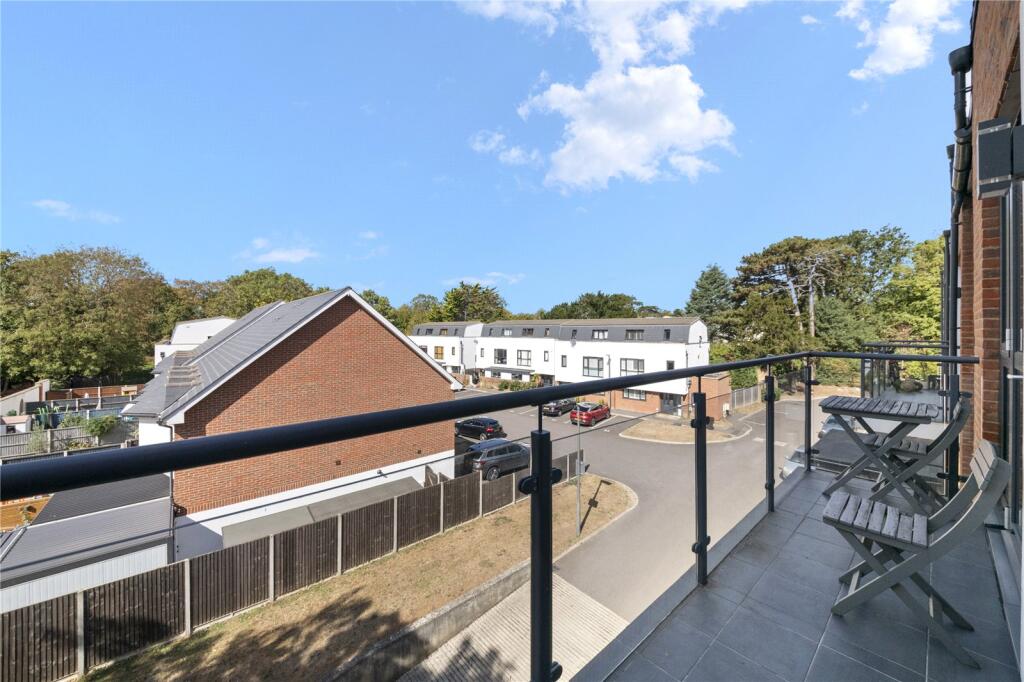 Apartment in Southall - View 4