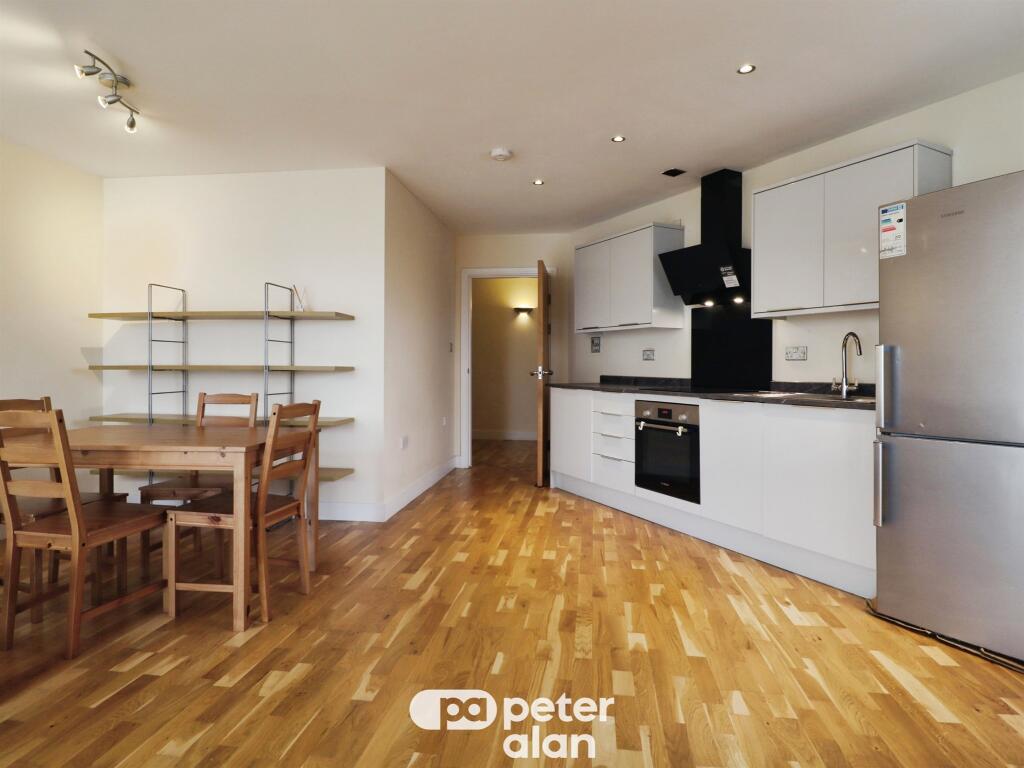 Apartment in Cardiff - View 4