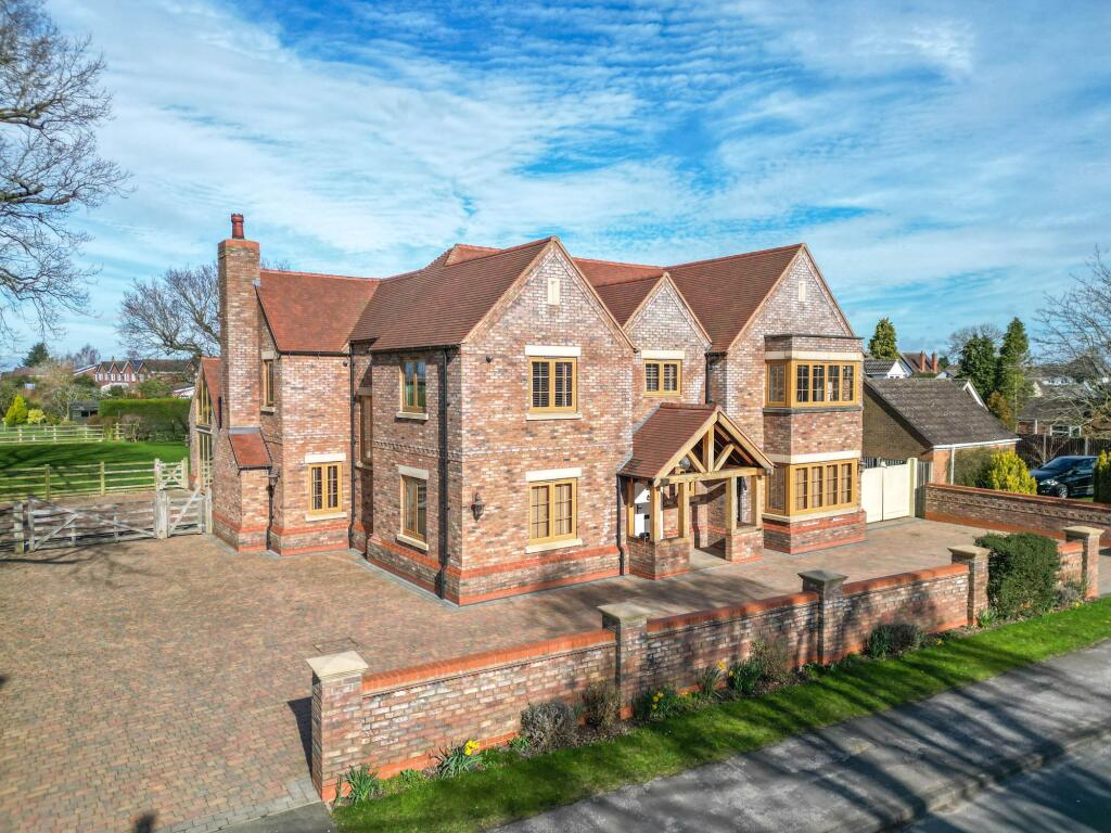 4-bed detached on Weston Lane, Bulkington, CV12, £1,195,000