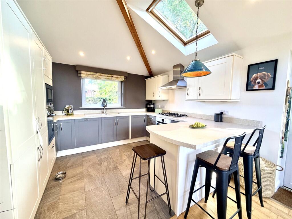 Gold Mead Close, Lymington, Hampshire, SO41 photo 3