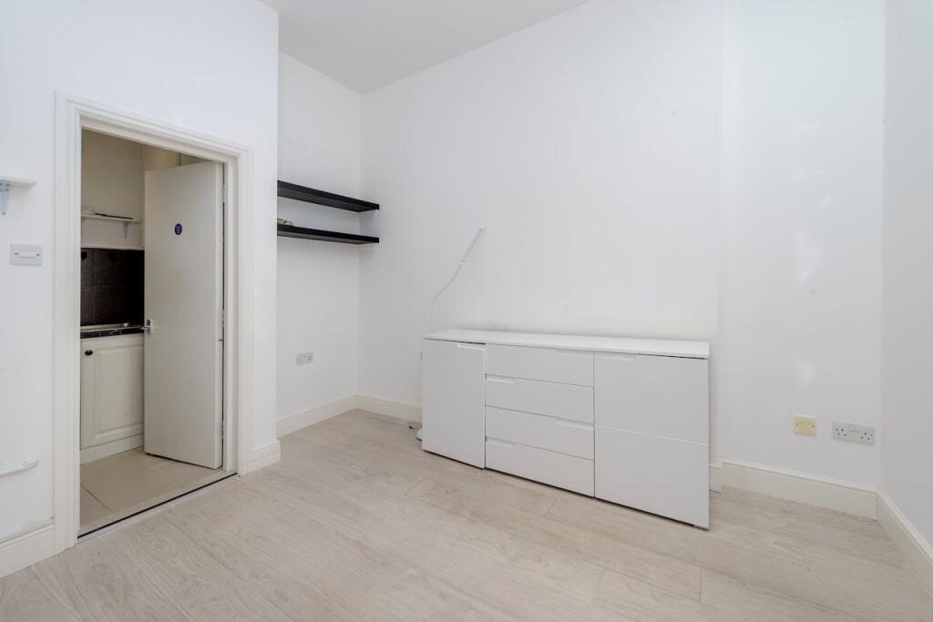 House in London, Lancaster West Estate, Notting Hill - View 4