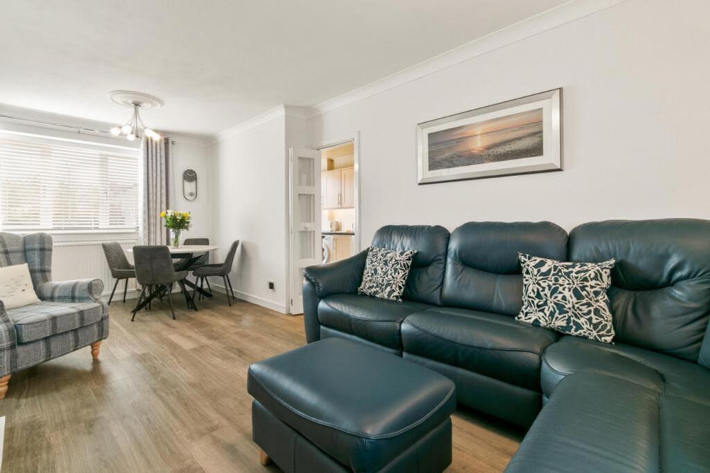 Castlemilk Drive, Glasgow, G45 photo 4