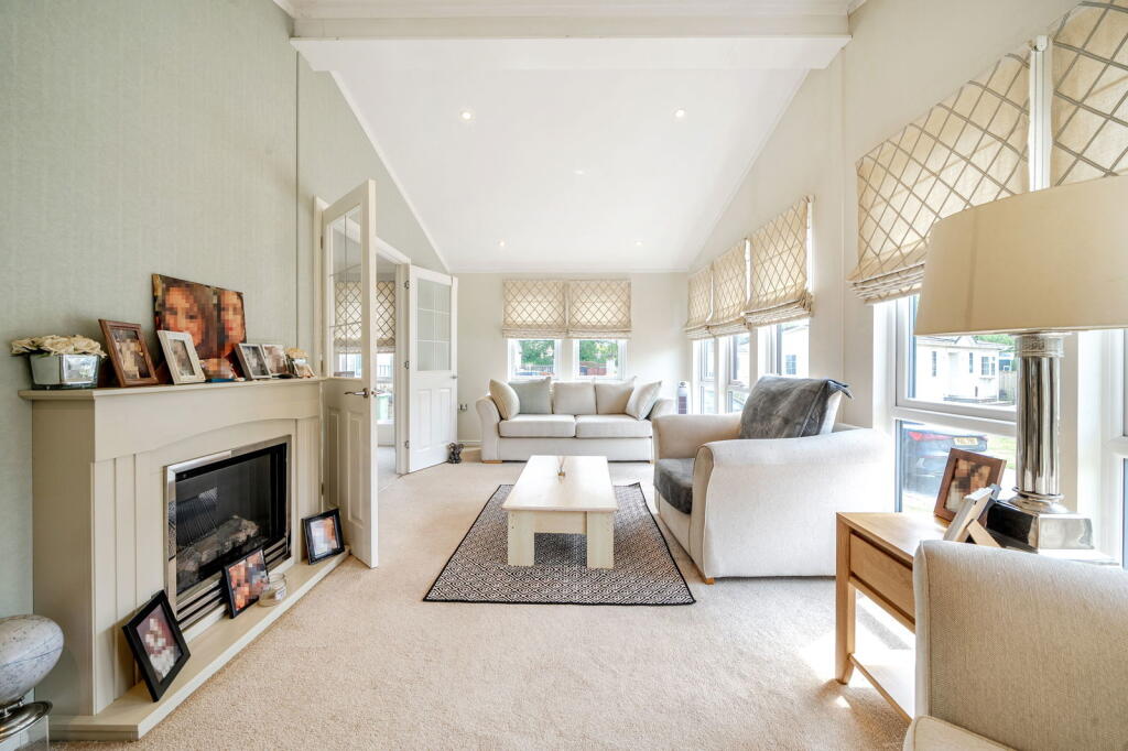 Forest Edge Court, Great Hockham, Nr Thetford, Norfolk, IP24 1FQ photo 2