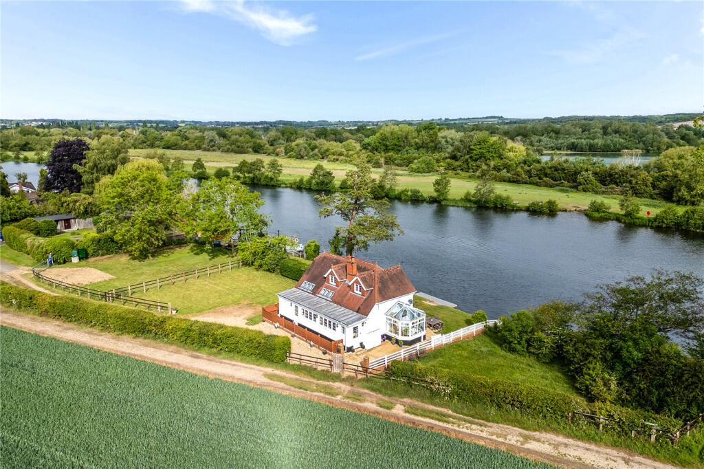 Main image of property: Spade Oak Reach, Cookham, Berkshire, SL6