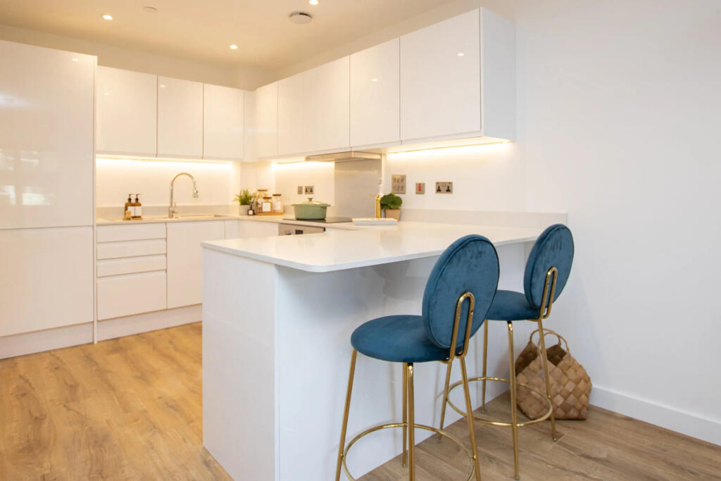 Apartment in Ashford, Kent - View 4