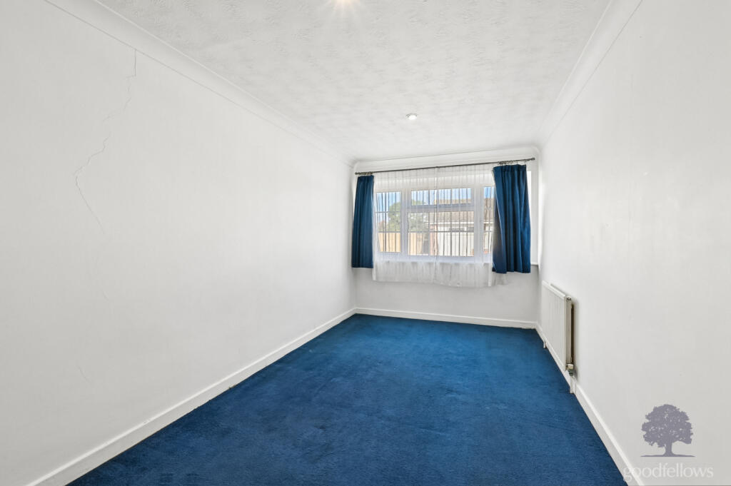 House in Sutton - View 5