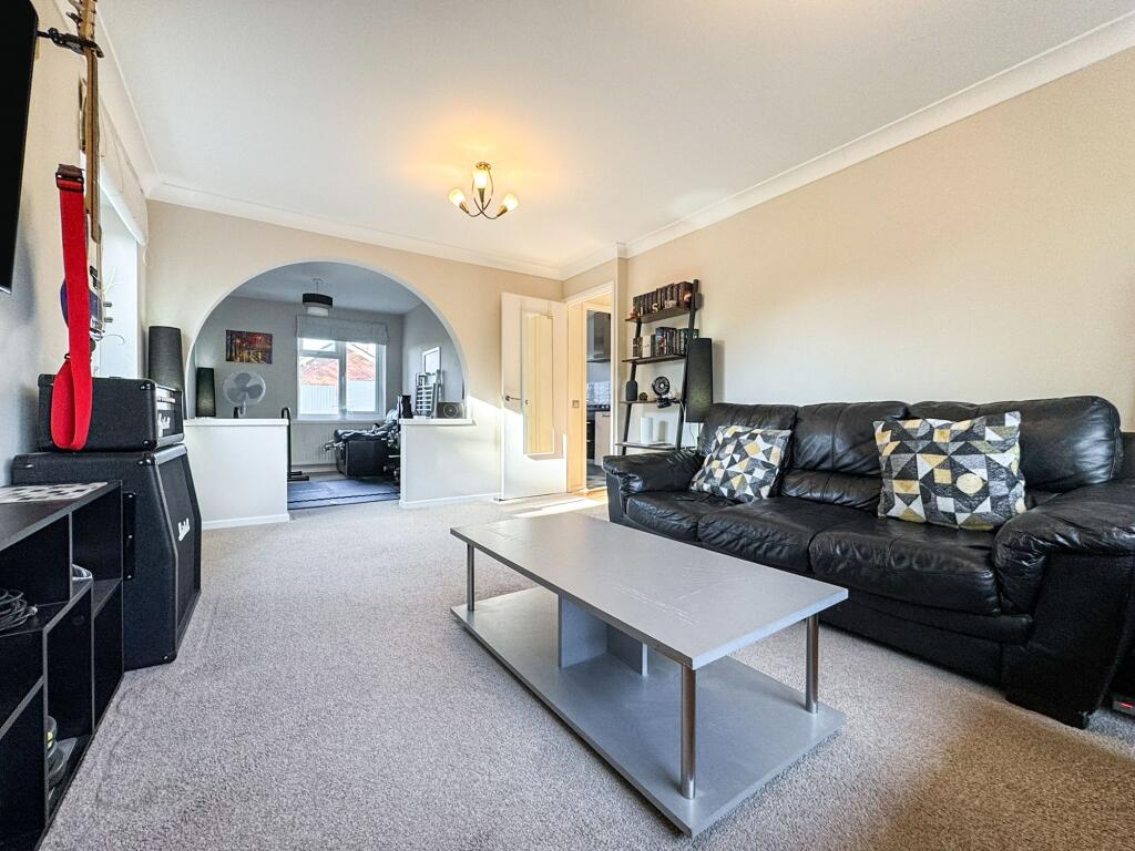 Calbourne Drive, Calcot, RG31 photo 2
