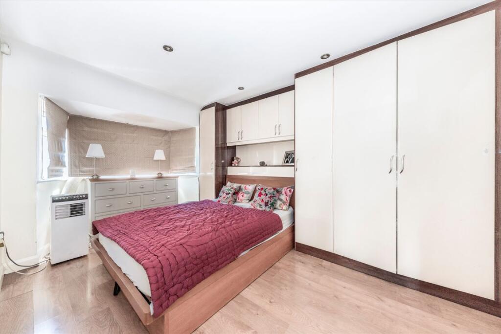 House in London, Whitton - View 5