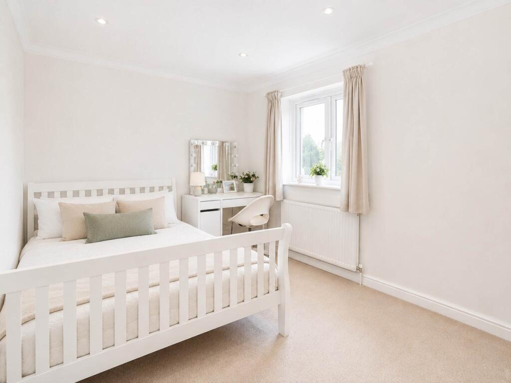 House in Borehamwood, Elstree and Borehamwood - More