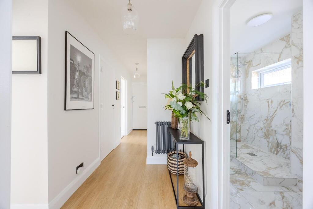 Apartment in Southend-on-Sea - View 4