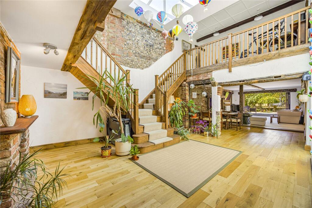 House in Hemel Hempstead, Piddington and Wheeler End - View 2