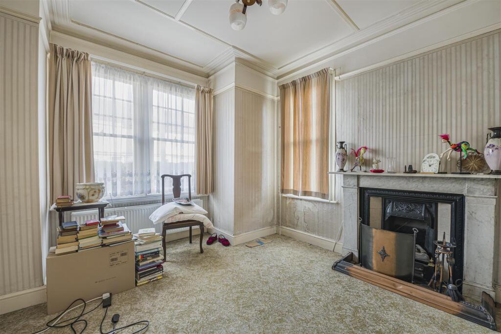 House in London - View 2