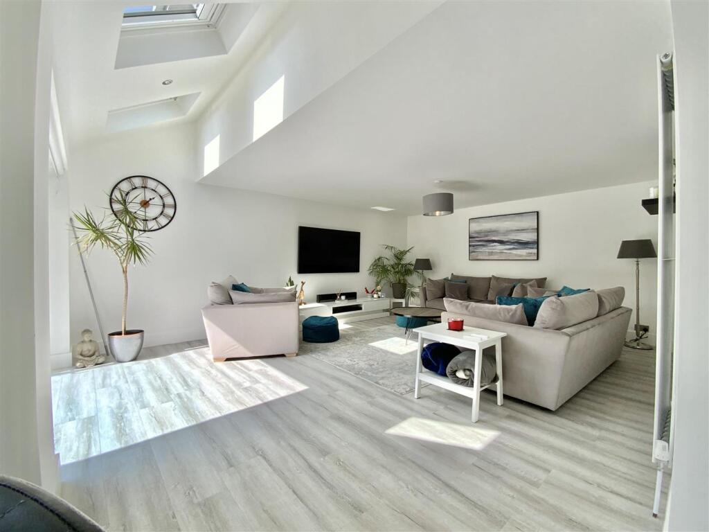House in Newport Pagnell, City of Milton Keynes - More