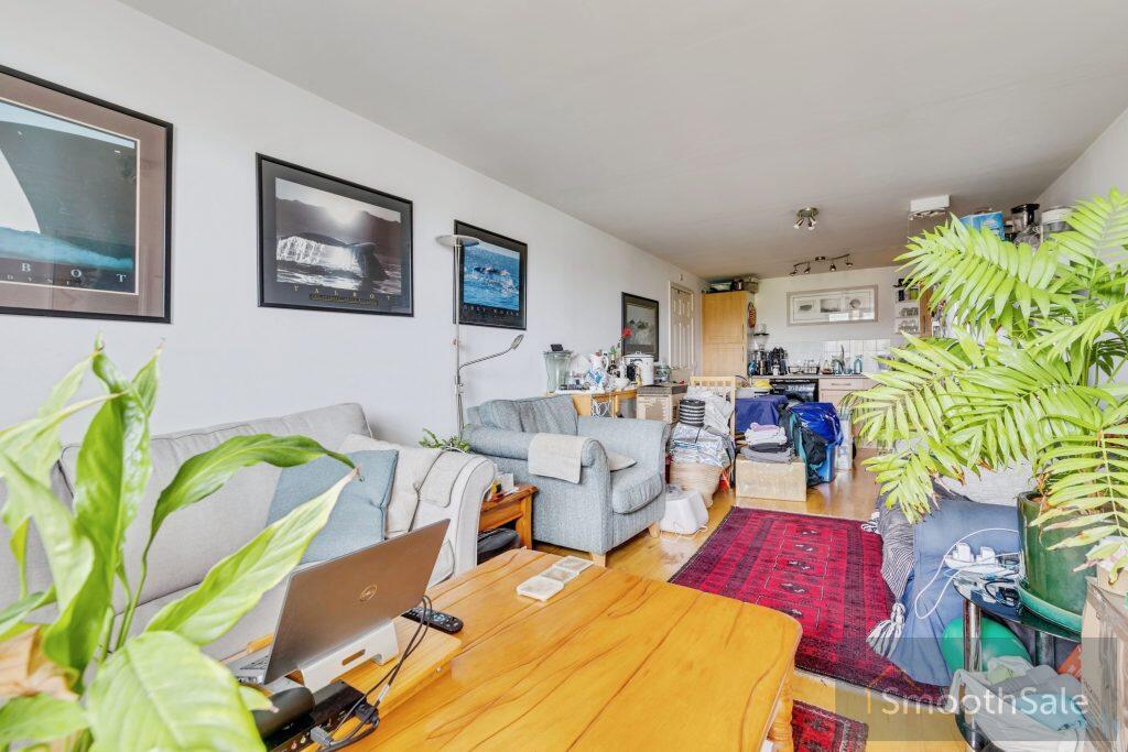 Apartment in Horsham, West Sussex - View 5