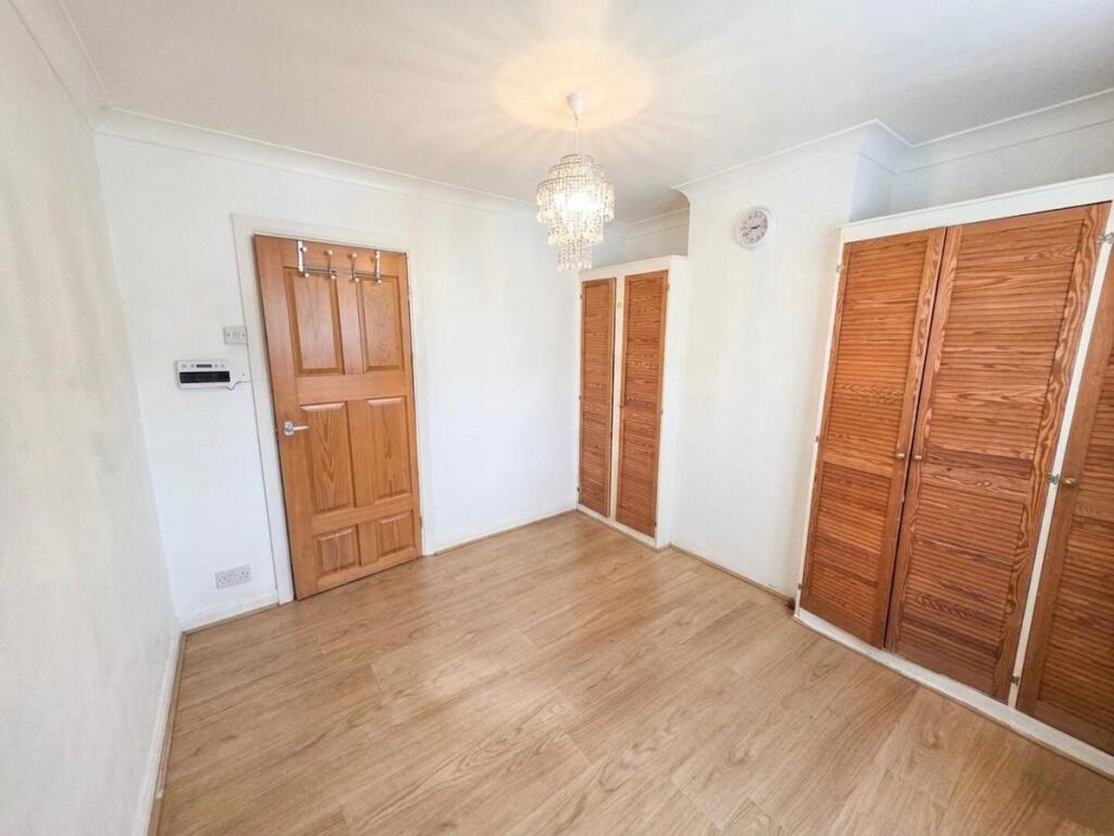 South Close, Dagenham - View 6