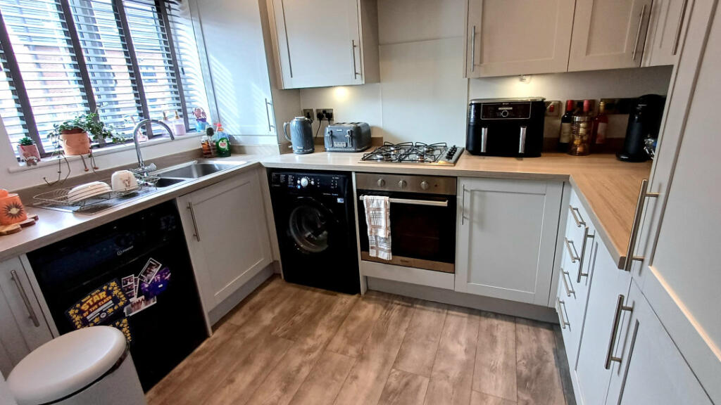 Kersal Wood Avenue, M7 3AS photo 3