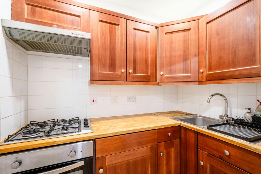 Brick Lane 136 F2 - 9.jpg