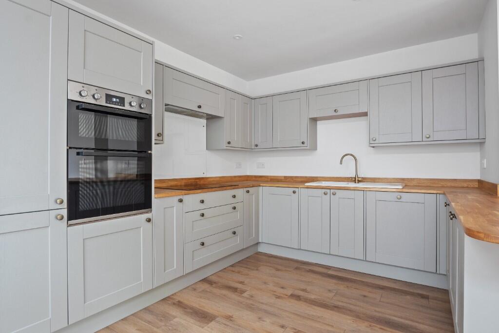 Christchurch Road, Ferndown, Dorset, BH22 photo 3