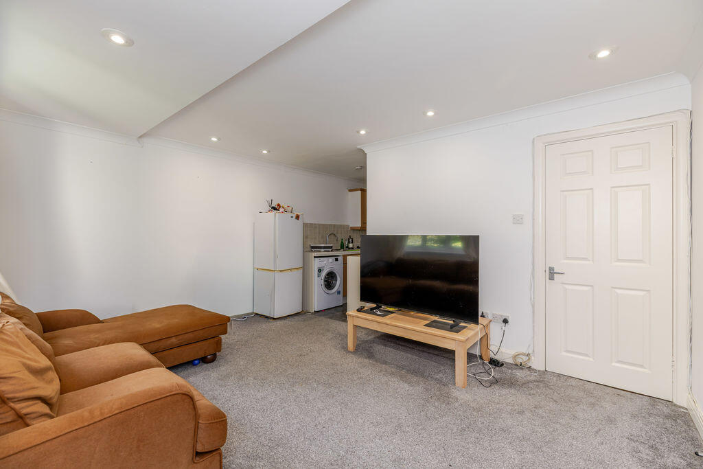 Apartment in Redhill - View 5