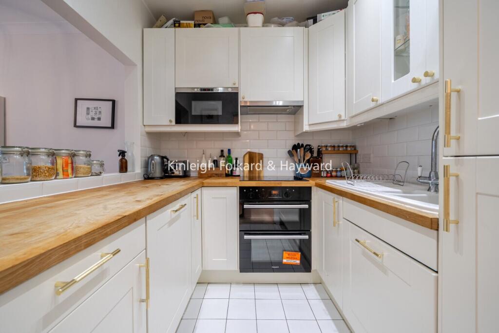 House in London - View 3