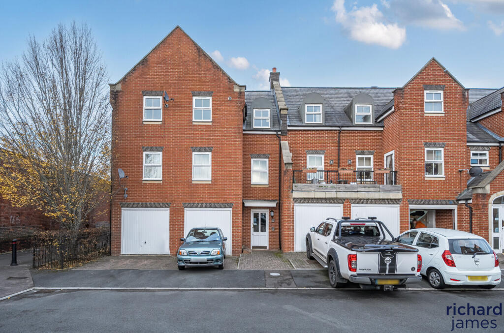 Main image of property: Rodbourne, Swindon, SN2