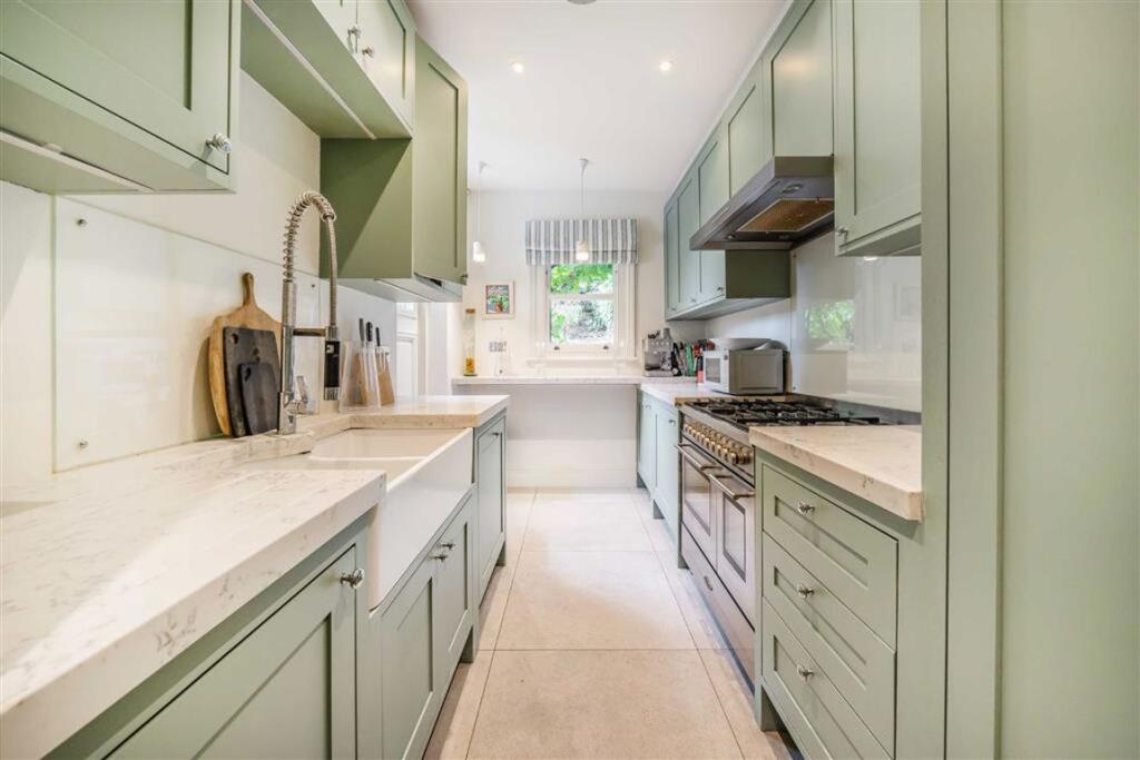 Apartment in London, Brook Green - View 5