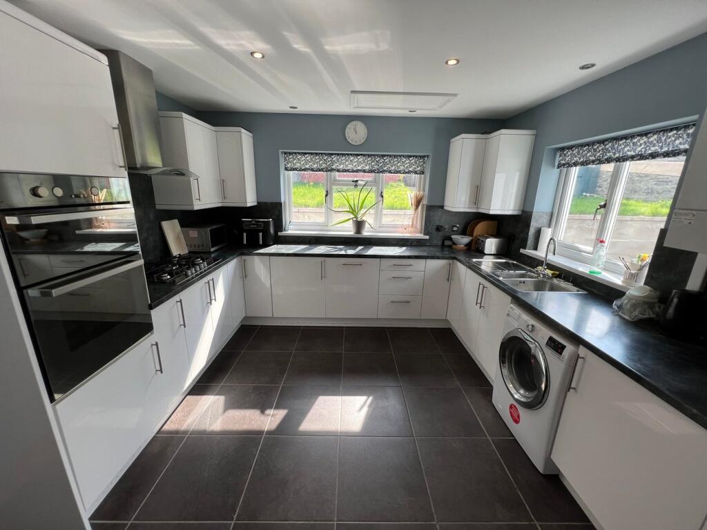 Princes Avenue, Aberaeron, SA46 photo 4