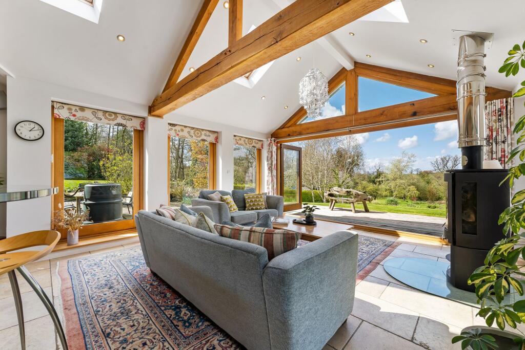 Tarporley home with over 6,000 square feet of space and 4 acres photo 4