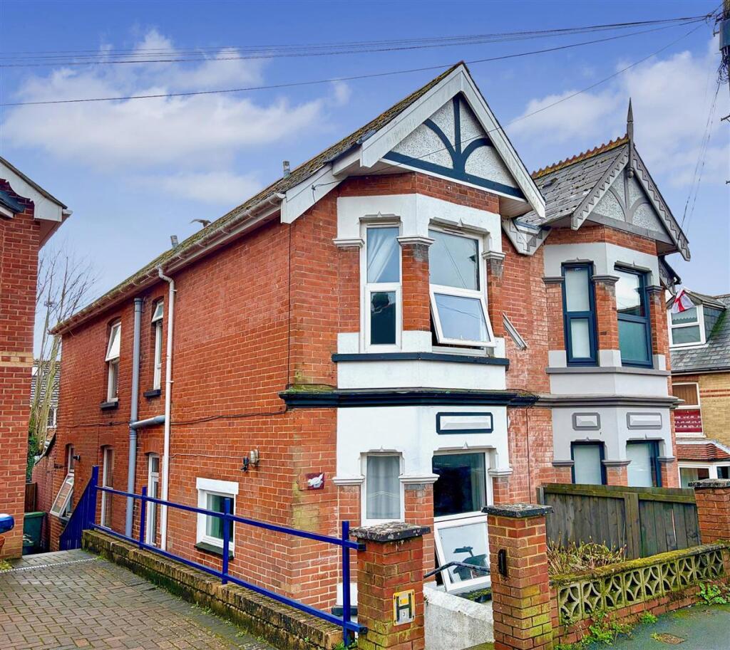 Main image of property: Oakfield Road, East Cowes