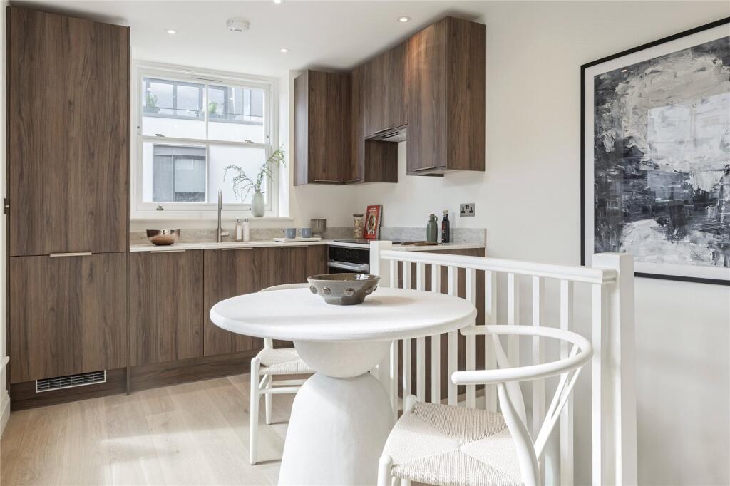 House in London, Portobello Square, North Kensington - More