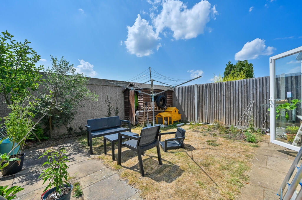 House in Guildford, Surrey - View 2