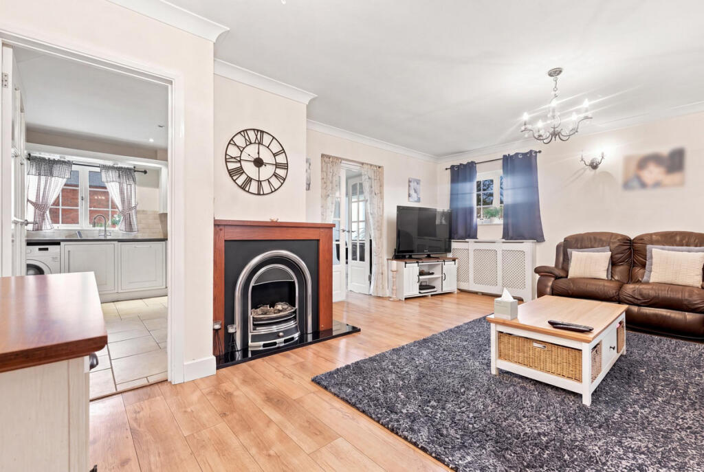 House in Rochford, Rayleigh - More