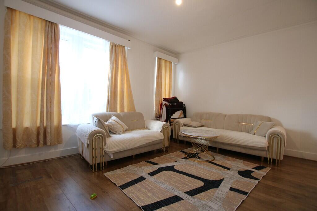 House in London - View 2