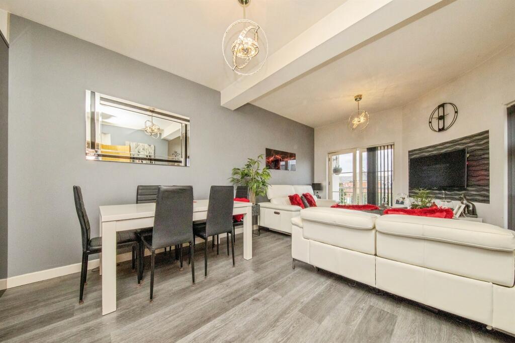 Apartment in Ipswich, Ravenswood - More
