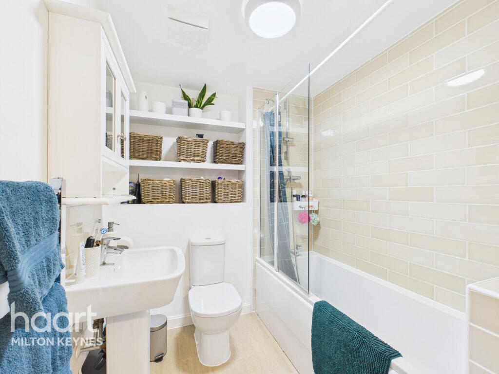 Apartment in Milton Keynes, Fairfields - More