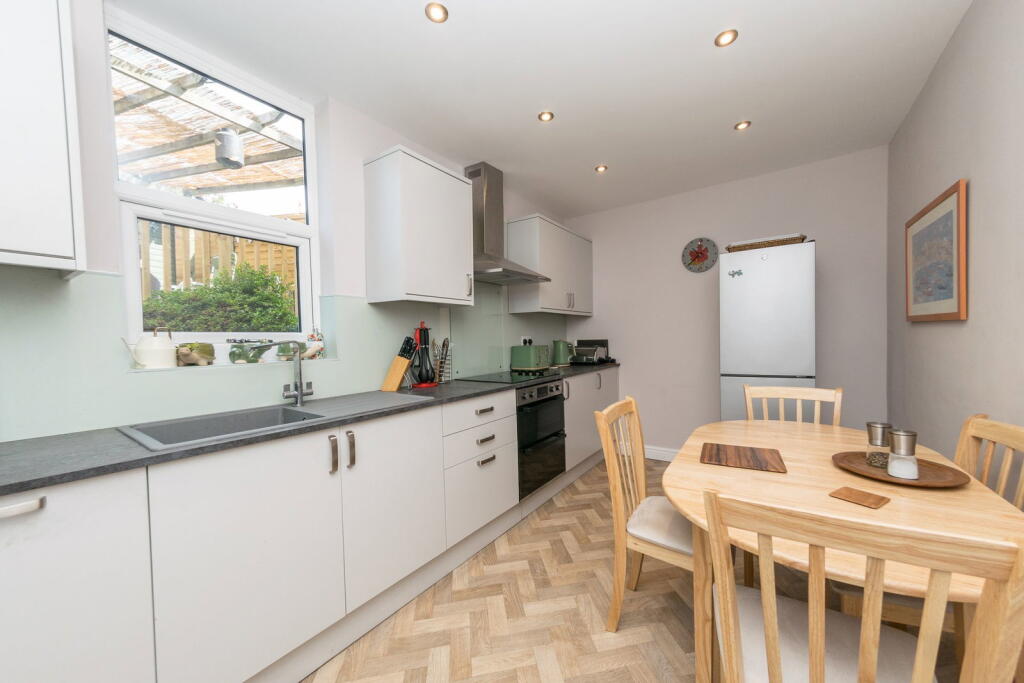 House in Huddersfield - View 3