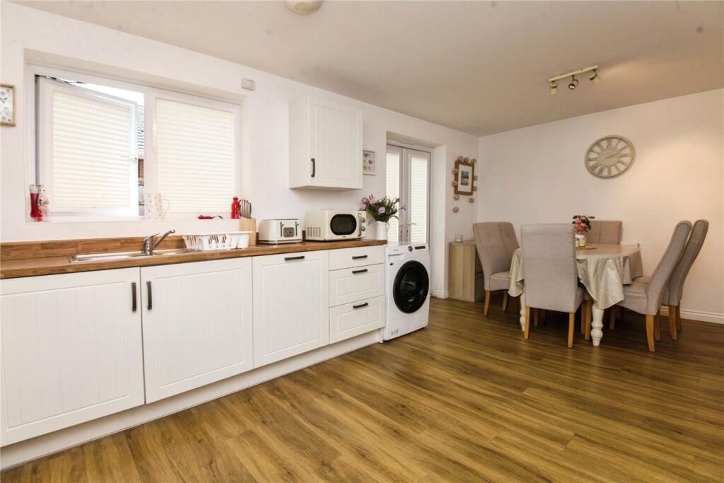 Lace Crescent, Tiverton, Devon, EX16 photo 4