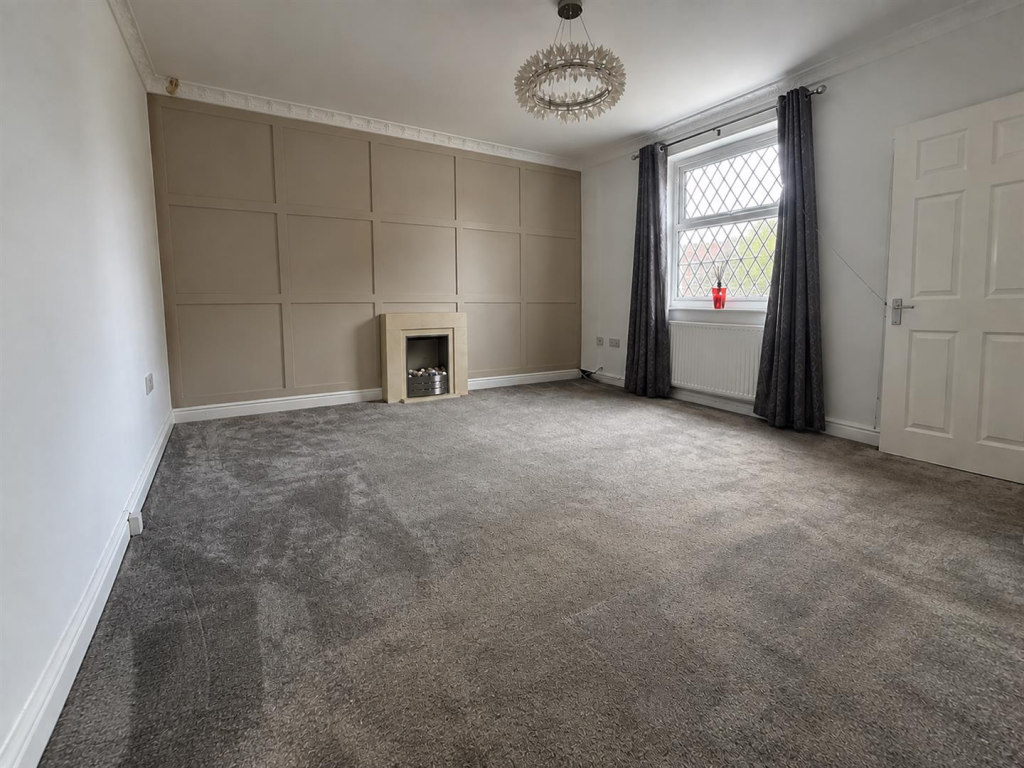 House in Oldham - View 4