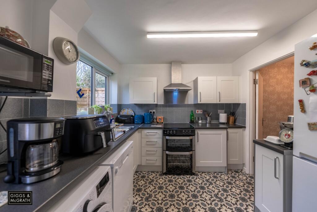 Bedford Close, Wyton, Huntingdon, Cambridgeshire, PE28 2HH photo 2