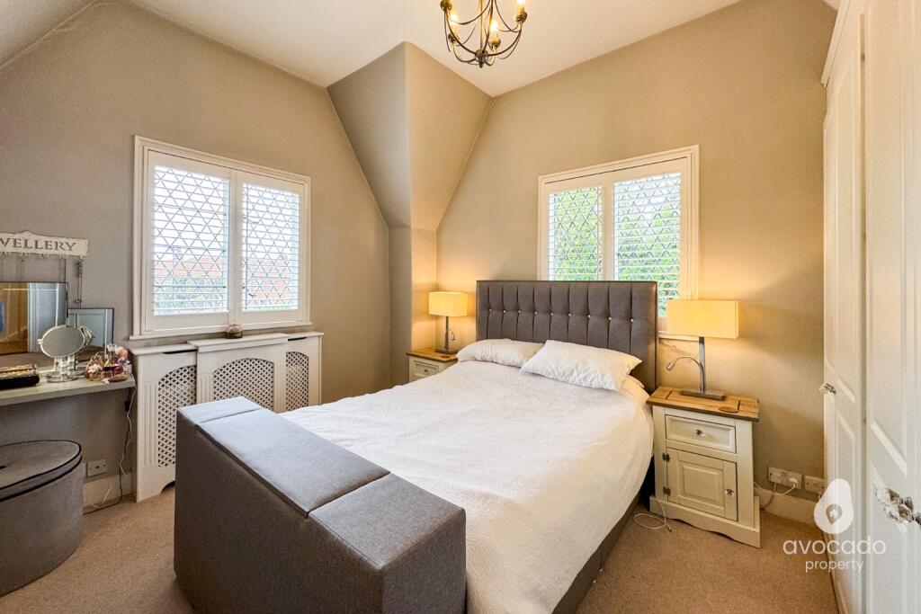 House in Swallowfield - View 5