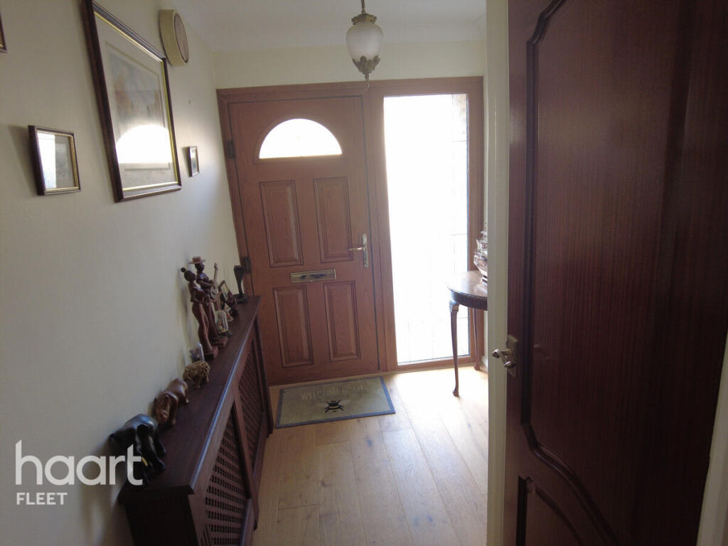 House in Rushmoor, Cove West Heath, The Crescent - View 4